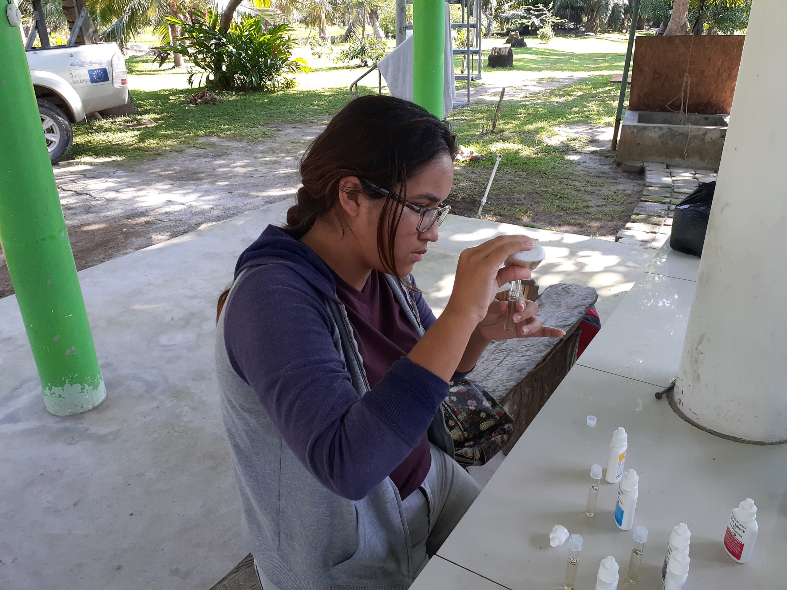 Paola Urrutia tests water samples in Tela Bay